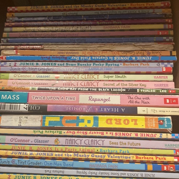 Books - Picture 3 of 4